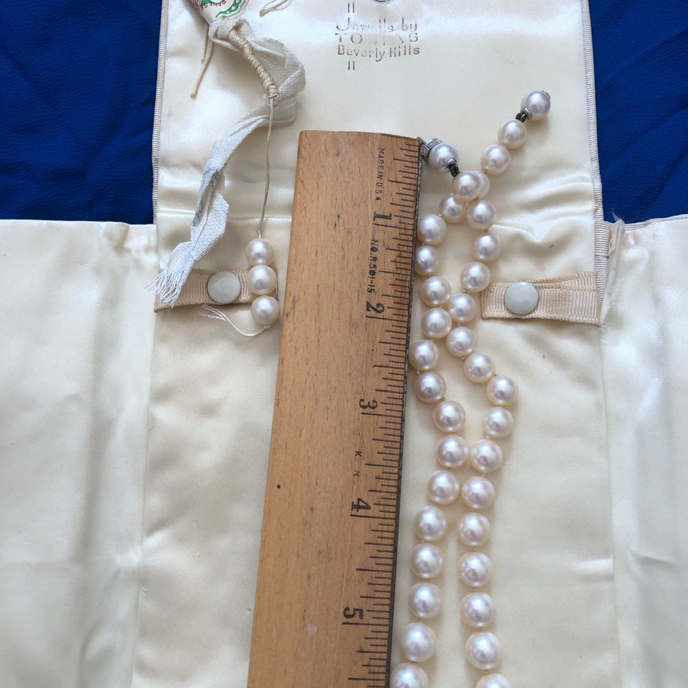 Classic Vintage Cultured Pearl Necklace with Satin Holder - Picture 2 of 5